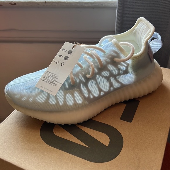 Authentic Yeezy 350 mono ice - Picture 2 of 3